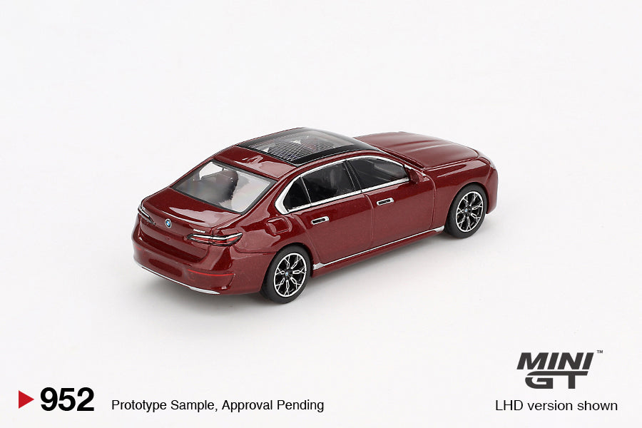 #952 - BMW i7 xDriver60 (Aventurin) Red 2023