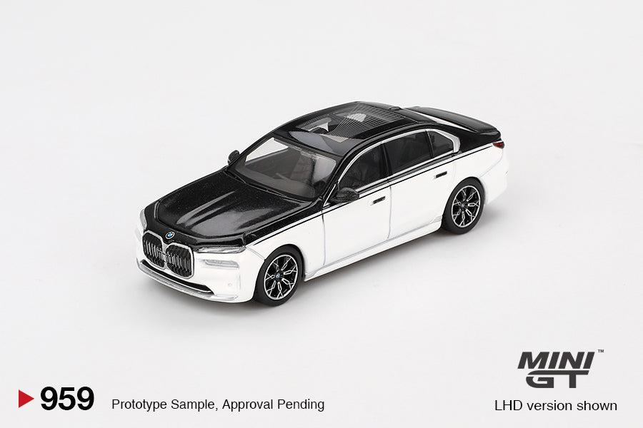 #959 - BMW I7 XDRIVE60 Alpine white - Black Sapphire 2024