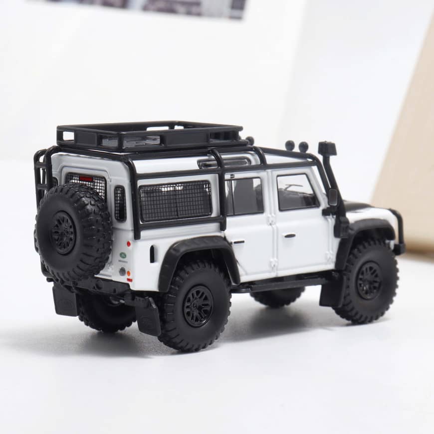 Master x DEcode - Land Rover Defender 110 High Wheels, White w/ Black Carbon