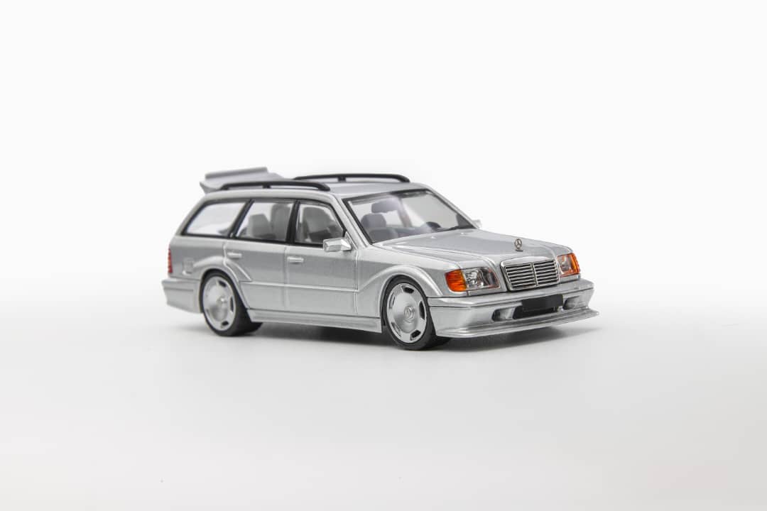 ELŐRENDELÉS - Mortal - Mercedes-Benz S124 T MODEII EVO2, Silver