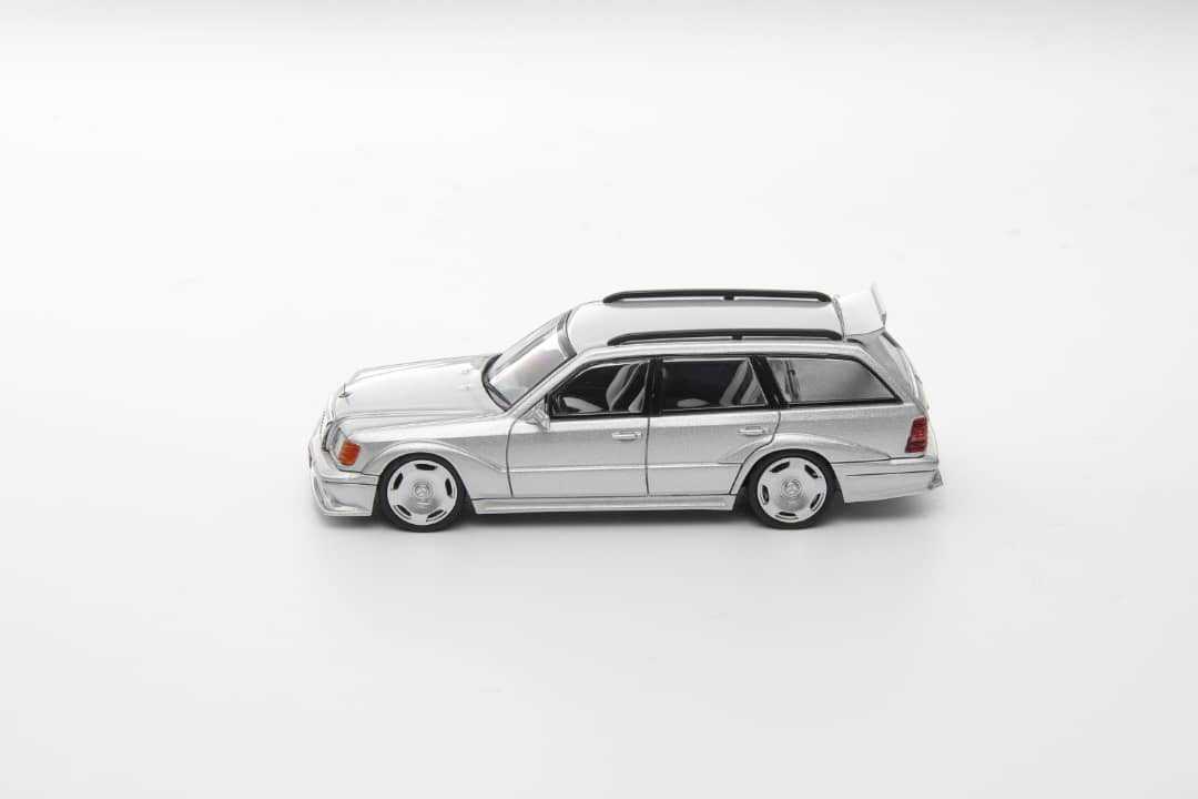 ELŐRENDELÉS - Mortal - Mercedes-Benz S124 T MODEII EVO2, Silver