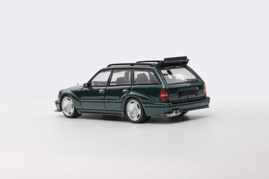 Mortal - Mercedes-Benz S124 T MODEII EVO2, Pearl Green