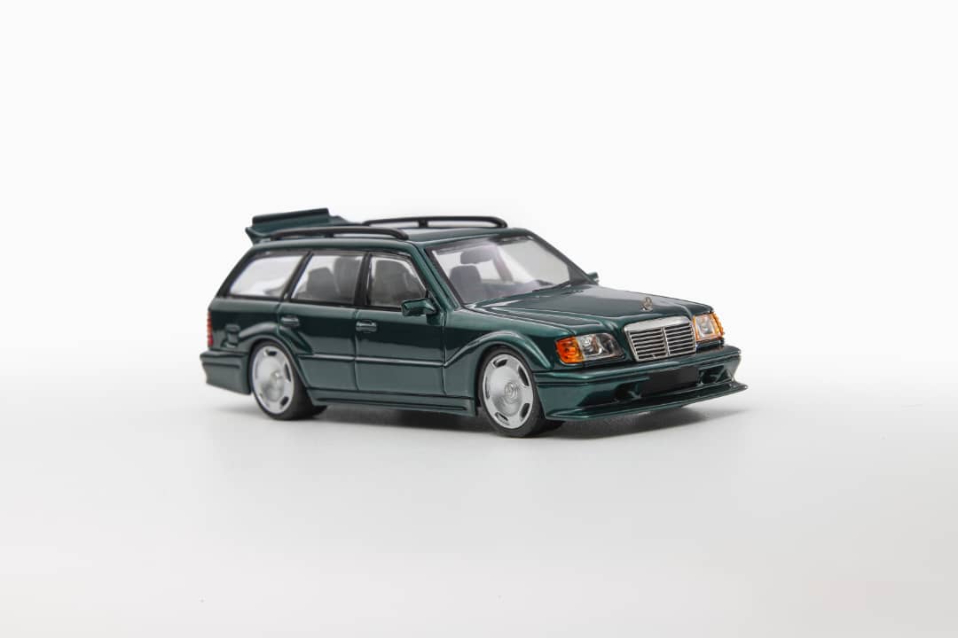 Mortal - Mercedes-Benz S124 T MODEII EVO2, Pearl Green