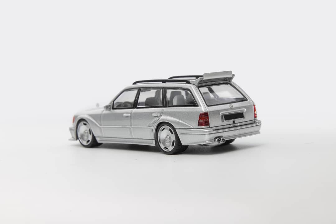 ELŐRENDELÉS - Mortal - Mercedes-Benz S124 T MODEII EVO2, Silver