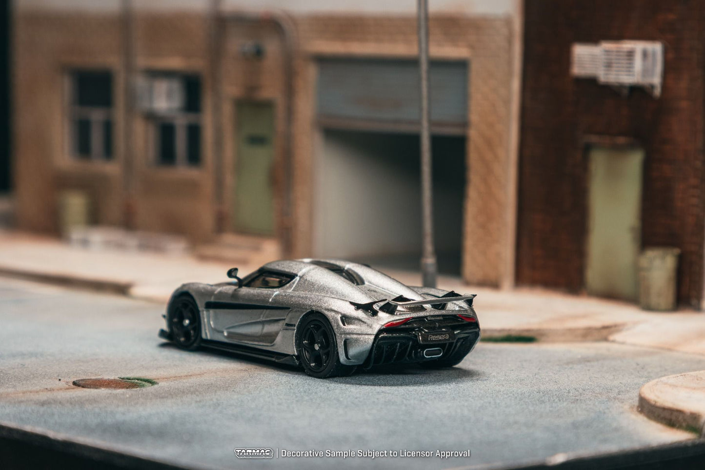 ELŐRENDELÉS - #TC-T64G-TL017-SL - Koenigsegg Regera + Trading cards, Silver Metallic