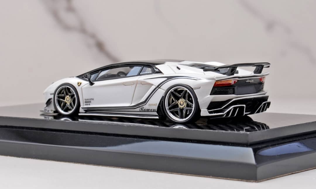ELŐRENDELÉS - YM Model - Rowen Aventador S LP740-4, Resin, White with Black Top