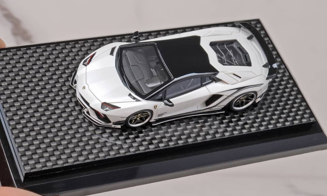 ELŐRENDELÉS - YM Model - Rowen Aventador S LP740-4, Resin, White with Black Top