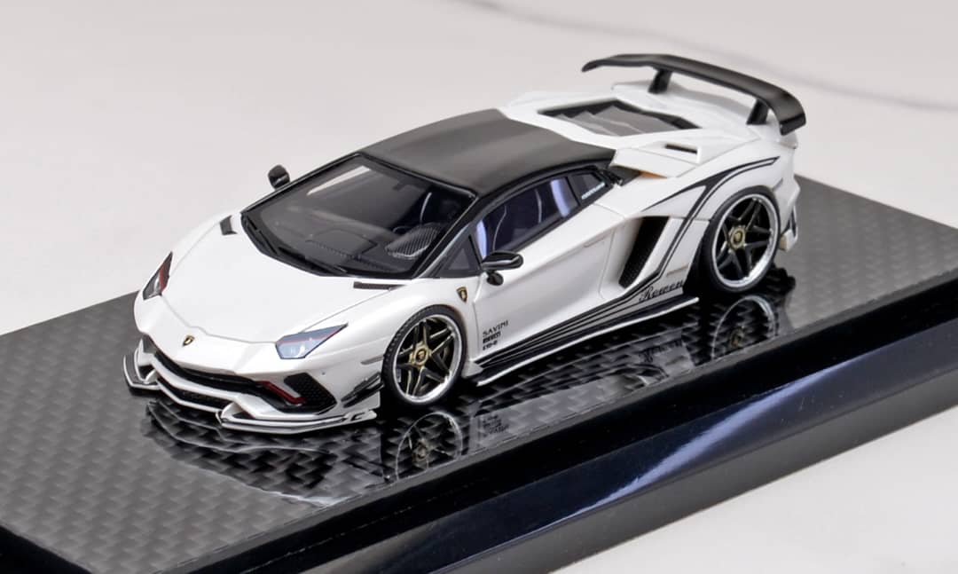 ELŐRENDELÉS - YM Model - Rowen Aventador S LP740-4, Resin, White with Black Top