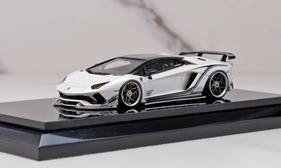 ELŐRENDELÉS - YM Model - Rowen Aventador S LP740-4, Resin, White with Black Top