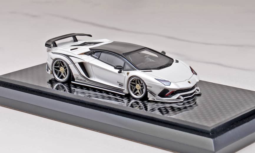 ELŐRENDELÉS - YM Model - Rowen Aventador S LP740-4, Resin, White with Black Top