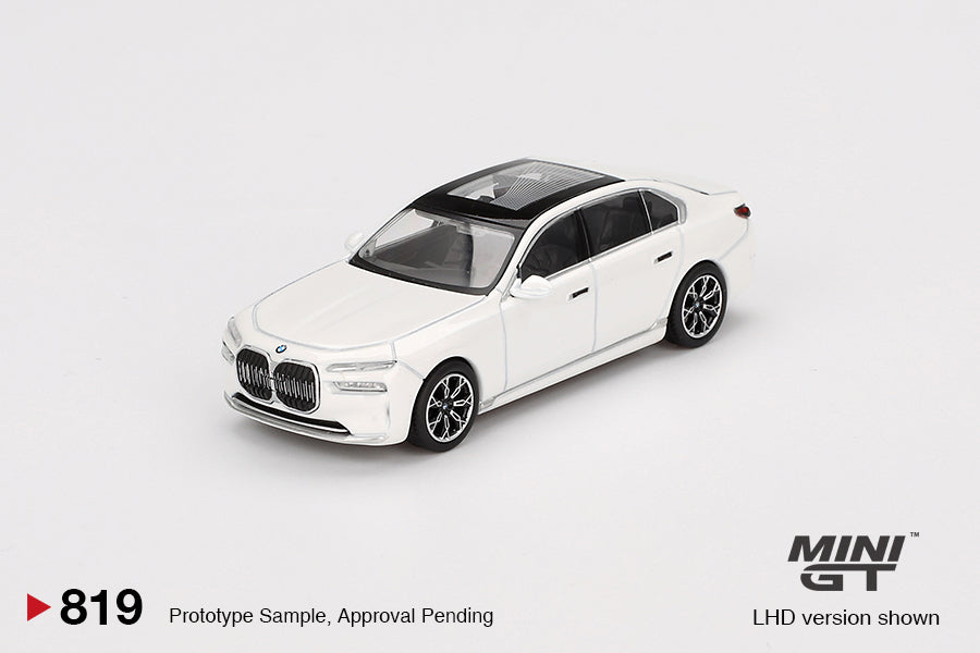 #819 - BMW i7 XDrive60 Mineral White 2024