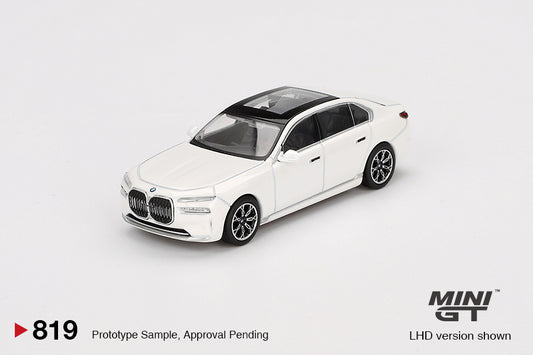 #819 - BMW i7 XDrive60 Mineral White 2024