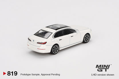 #819 - BMW i7 XDrive60 Mineral White 2024