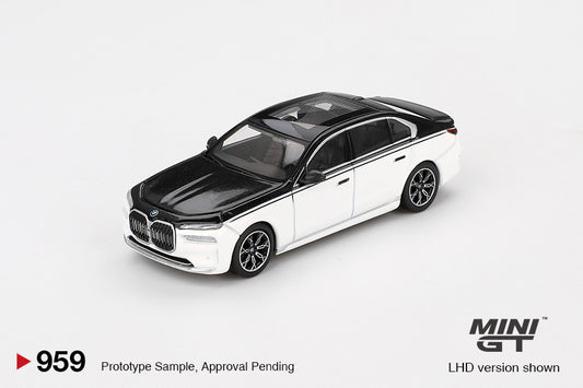 #959 - BMW I7 XDRIVE60 Alpine white - Black Sapphire 2024