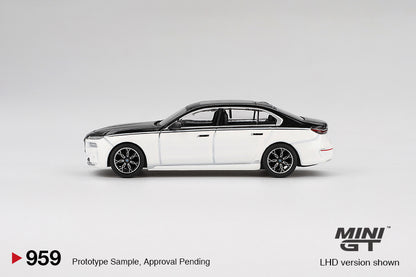 #959 - BMW I7 XDRIVE60 Alpine white - Black Sapphire 2024