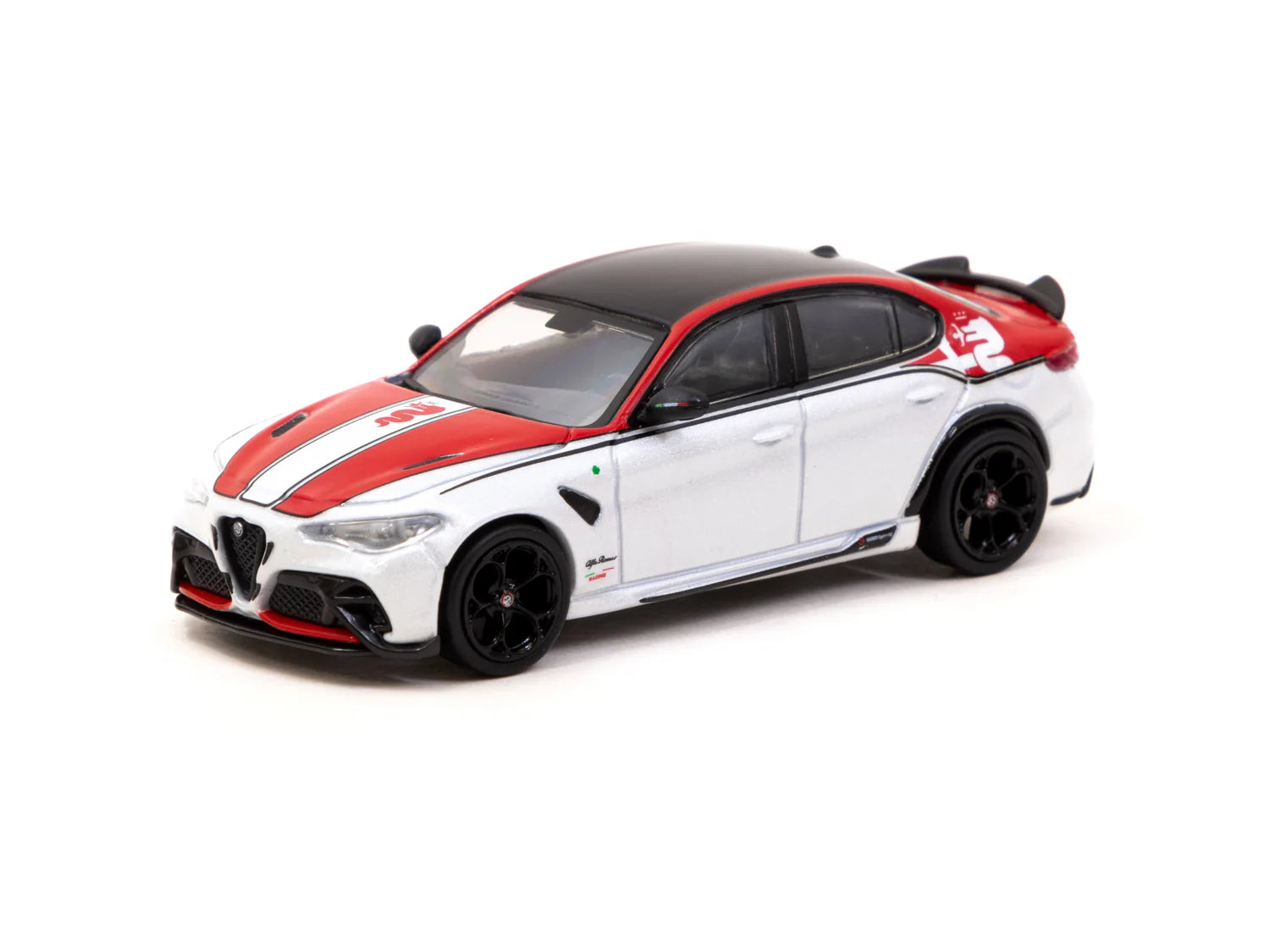 alfa romeo giulia red white