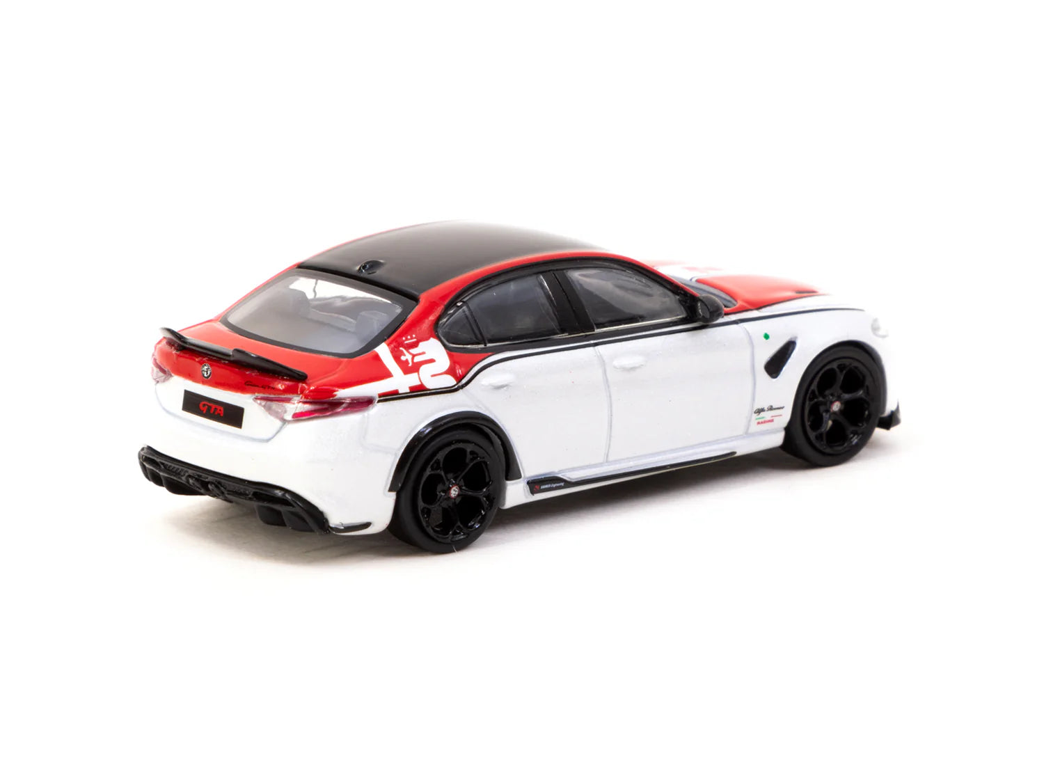 alfa romeo giulia red white
