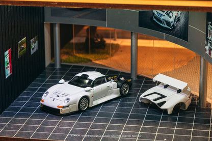 ELŐRENDELÉS - #TC-T64P-004WH - Porsche 911 GT1 - Tarmac & IXO Models Collaboration - Tarmac Cards Combo Set, White