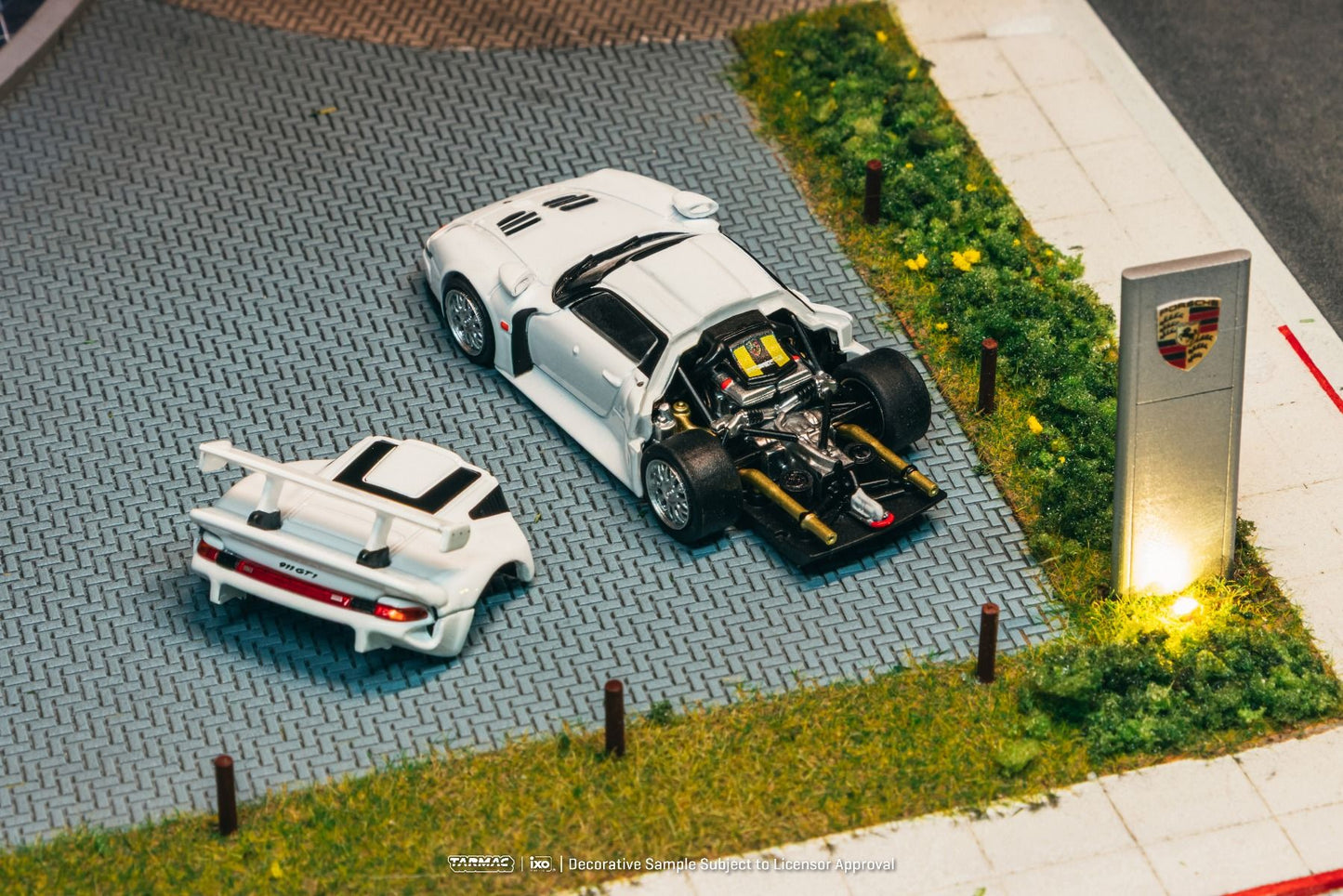 ELŐRENDELÉS - #TC-T64P-004WH - Porsche 911 GT1 - Tarmac & IXO Models Collaboration - Tarmac Cards Combo Set, White
